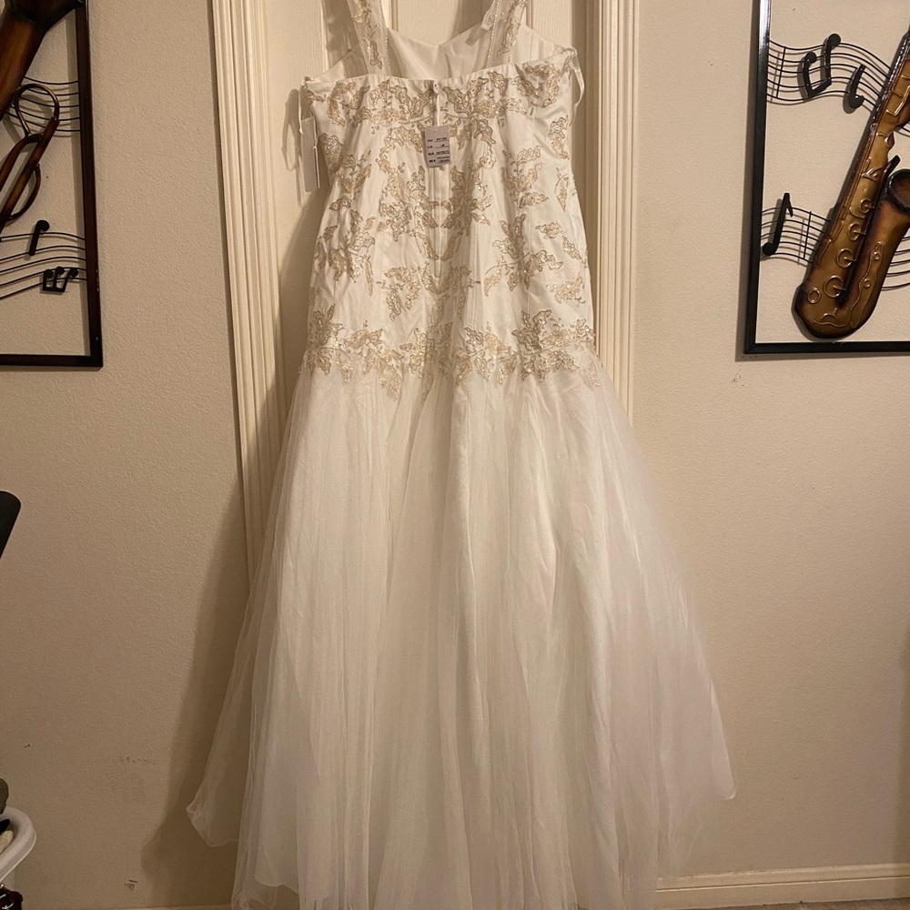 David’s Bridal wedding gown with hand beads size 18. NWT